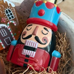 Brand NWT Nutcracker Gingerbread Bread Scent Refillable Hand Soap & Dispenser